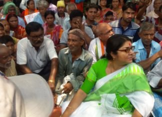 सिंगुर में उद्योग की मांग पर भाजपा का धरना प्रदर्शन