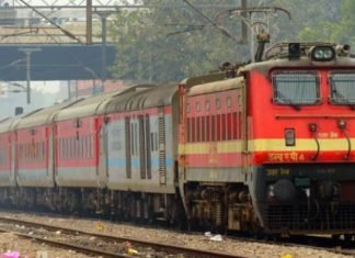 बेपटरी हुए दिल्ली-भुवनेश्वर राजधानी एक्सप्रेस के चार पहिये, टल गया बड़ा हादसा