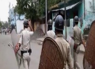 पश्चिम बंगाल : रणक्षेत्र बना भाटपाड़ा, दो की मौत, कई घायल, पूरे क्षेत्र में धारा 144 लागू