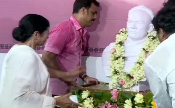 CM ममता बनर्जी ने किया ईश्वर चंद्र विद्यासागर की मूर्ति का अनावरण