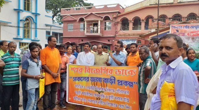 भाजपा कार्यकर्ताओं ने किया नगरपालिका के सामने धरना प्रदर्शन