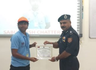 एनडीआरएफ ने दिया प्रशिक्षितों को प्रमाणपत्र