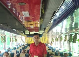 लायंस क्लब ने वृद्ध महिलाओं को कराया पूजा परिक्रमा