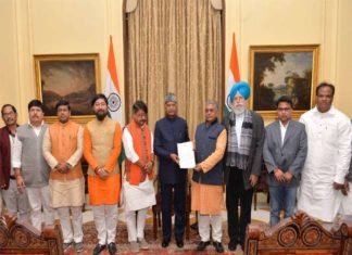 बंगाल की कानून व्यवस्था पर राष्ट्रपति से मिले भाजपा सांसद, दिया ज्ञापन