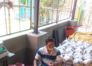 लॉकडाउन संकट : बेलगछिया में 300 जरूरतमंद परिवारों को दिया 15 दिनों का राशन