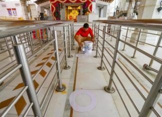भगवान के दर पर भी सोशल डिस्टेंसिंग जरूरी, देशभर में कल से मंदिरों को खोलने की तैयारी