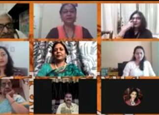 तुलसी आंगन बिरवा है माँ या वेद की ऋचाएं हैं