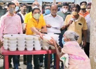 युवा शक्ति संगम के द्वारा जरूरतमंदों में भोजन वितरण