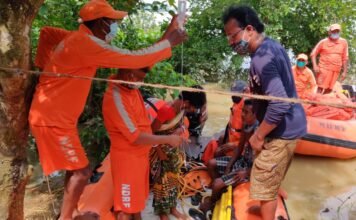 लोगों को सुरक्षित स्थानों पर पहुंचाने में जुटी एनडीआरएफ की टीमें