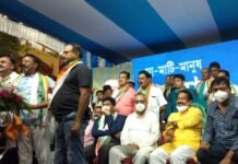 भाटापाड़ा में तीन पार्षद और हजारों भाजपा कार्यकर्ताओं तृणमूल में शामिल